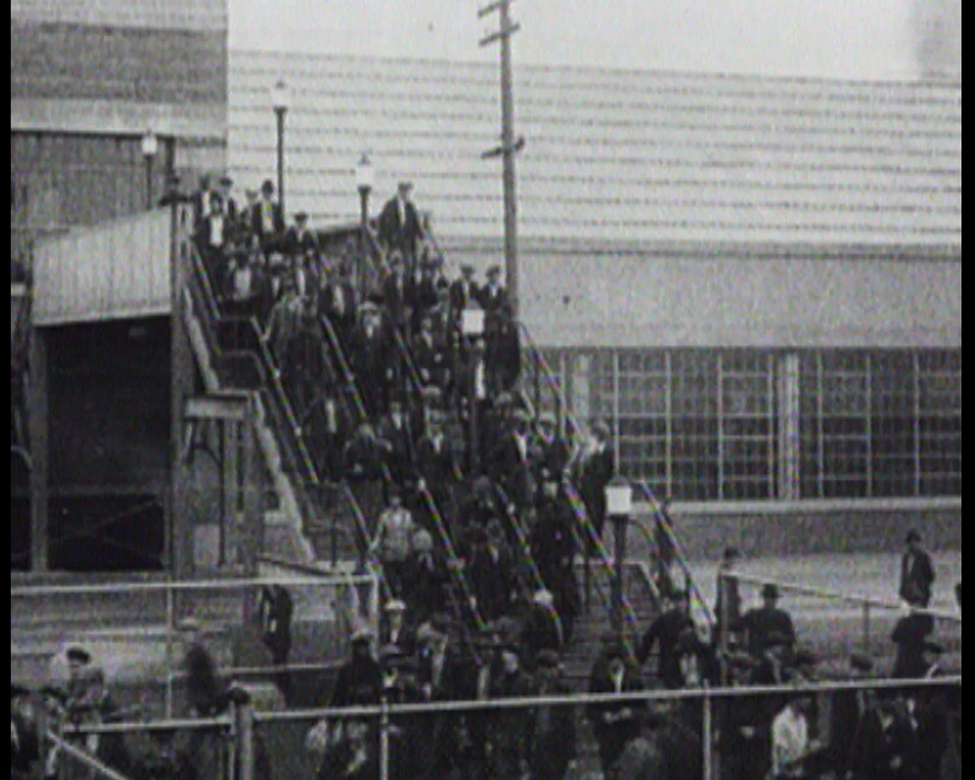 shot 6 from movie Arbeiter verlassen die Fabrik by Harun Farocki